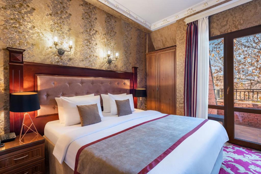 Superior King Size Room – Included Breakfast