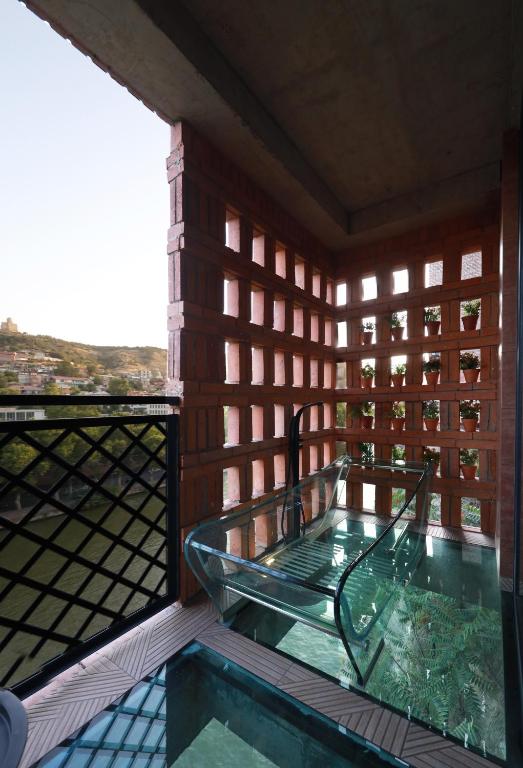 Glass Luxe With Balcony – Included Breakfast