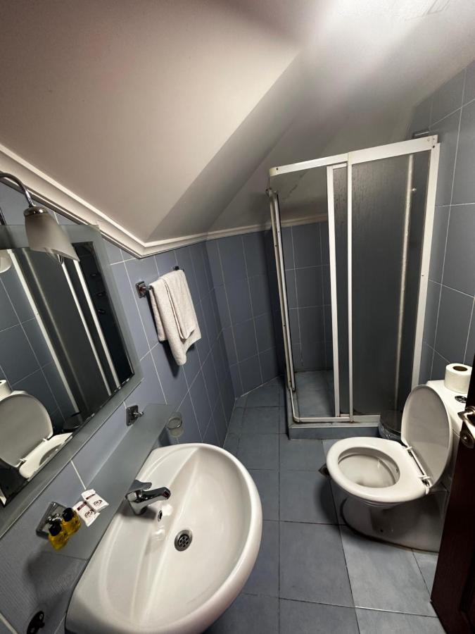 Standard Triple Room – Included Breakfast