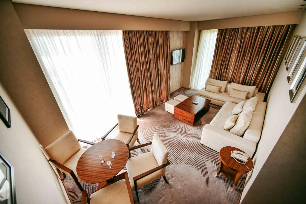 King Size Suite With Terrace – Included Breakfast