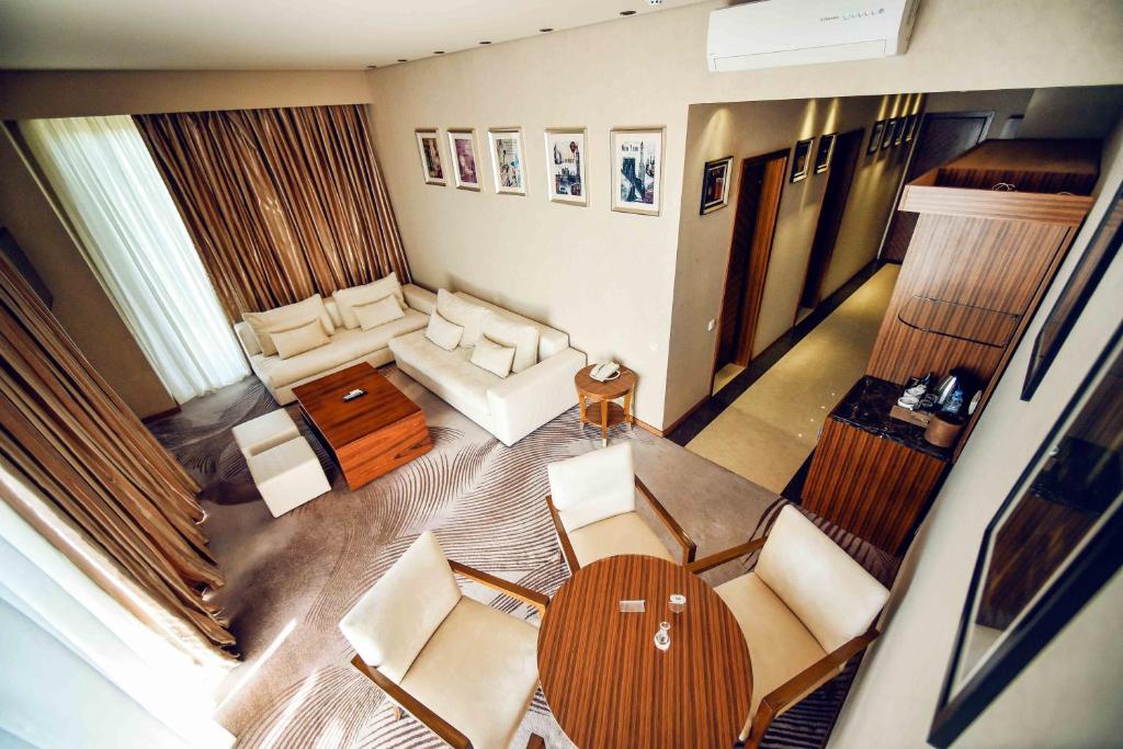 King Size Suite With Terrace – Included Breakfast