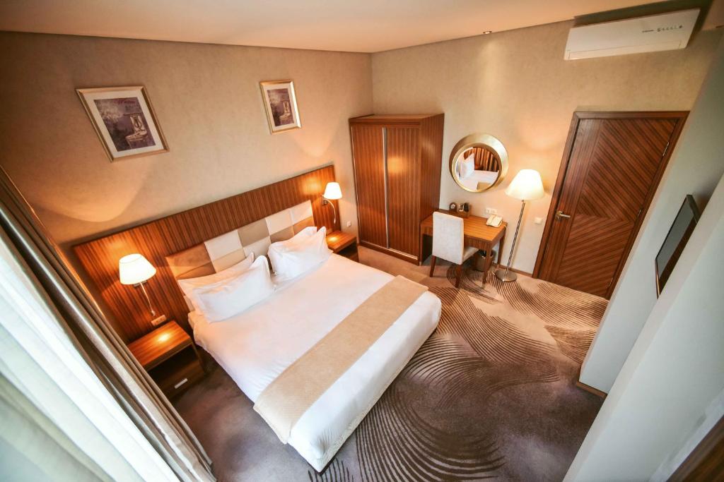 King Size Suite With Terrace – Included Breakfast