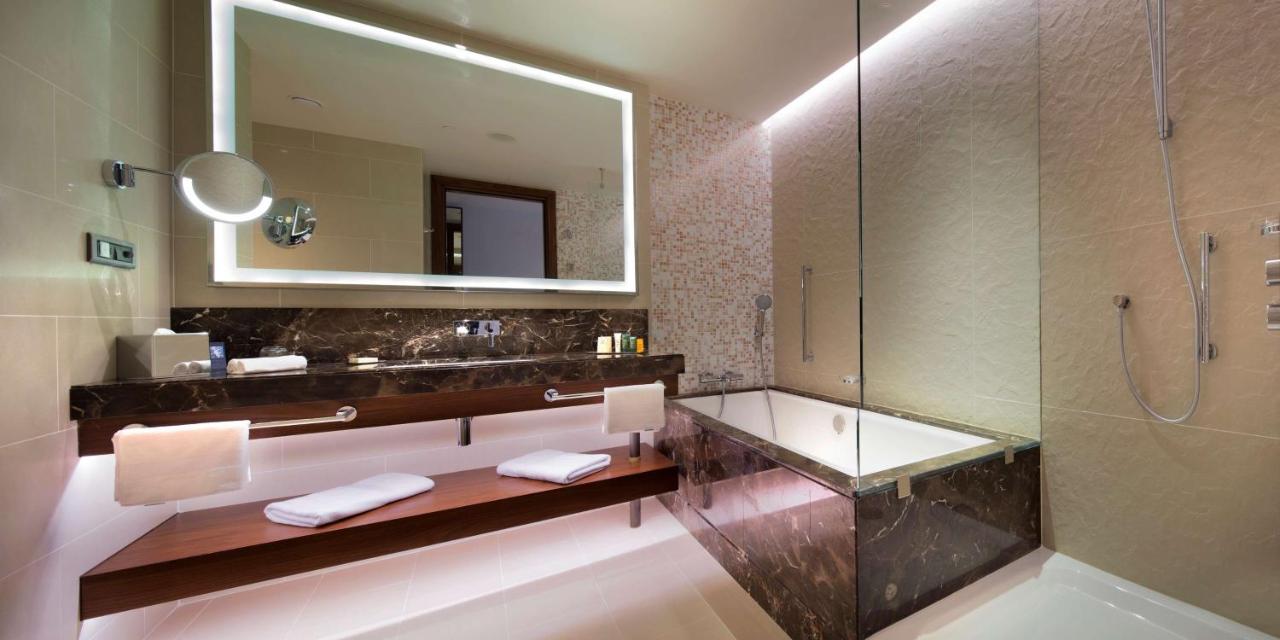 Guest Room With City View – Included Breakfast