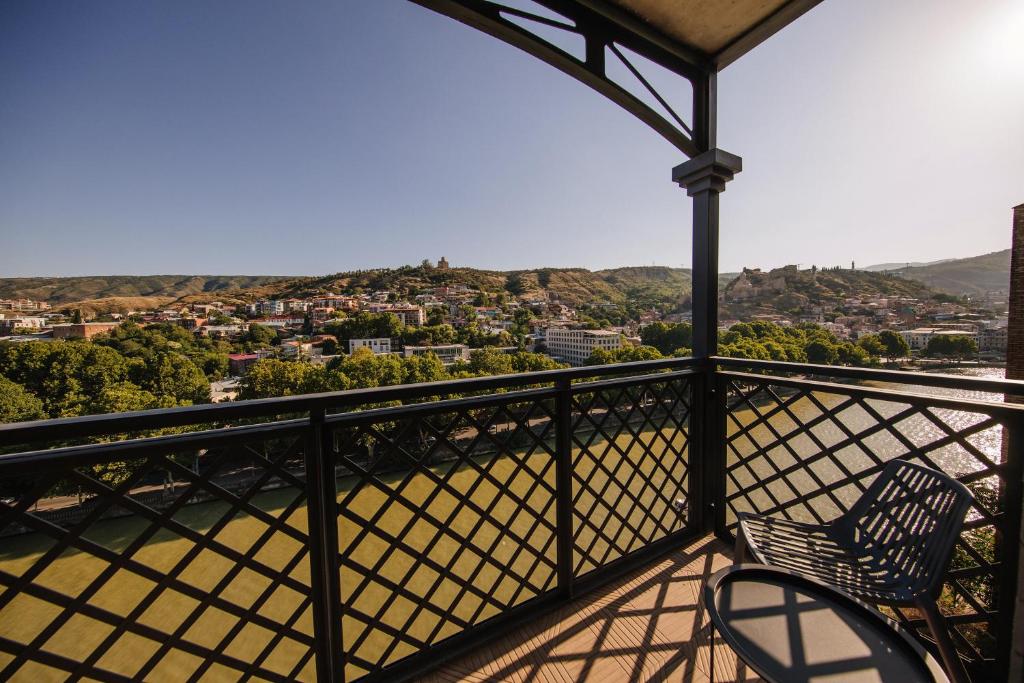 Family Room With Balcony And River View – Included Breakfast