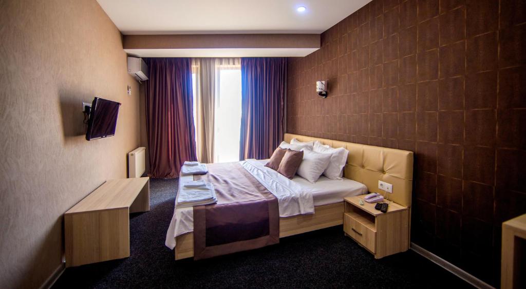 Standard King Size Room With Balcony – Included Breakfast