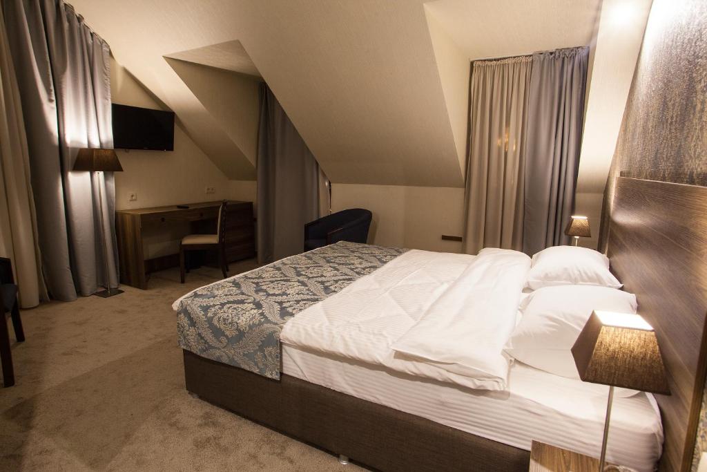 Deluxe Twin Room – Included Breakfast
