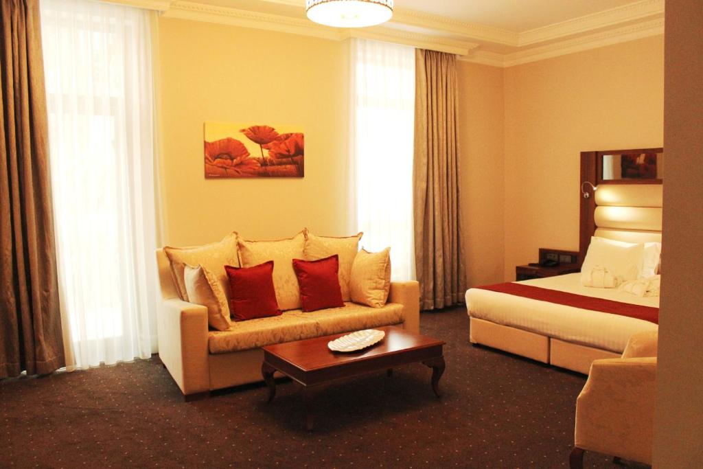 Junior Suite Room – Included Breakfast