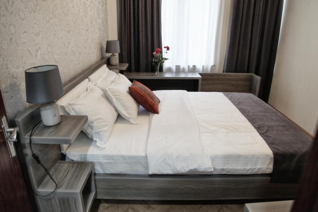 Standard King Size Room – Included Breakfast