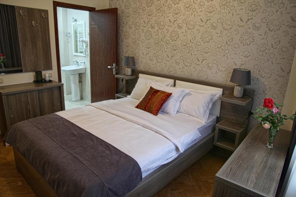 Standard King Size Room – Included Breakfast