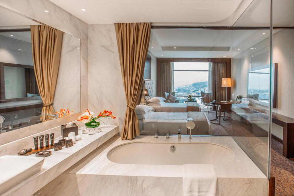 Deluxe Twin Room – Included Breakfast