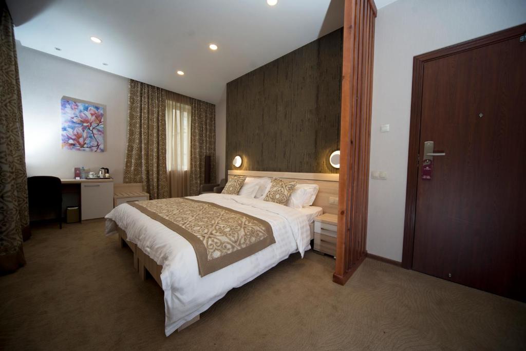 Deluxe King / Twin Room  – Including Breakfast