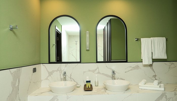 Business Suite King Size Room – Included Breakfast