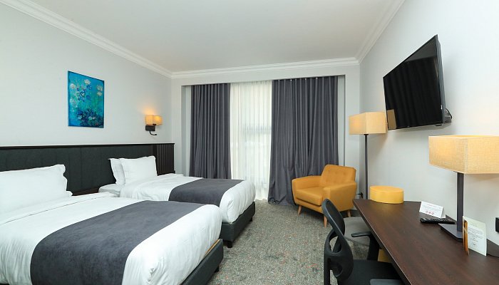 Business Suite Twin Room – Included Breakfast