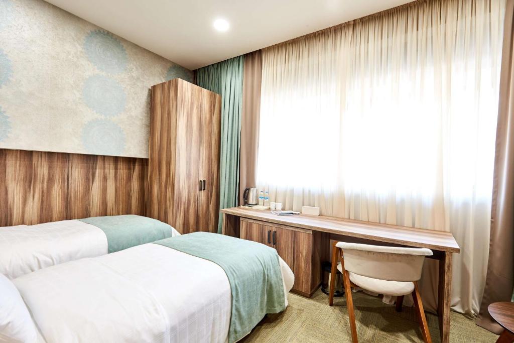 Standard Twin Room – Included Breakfast