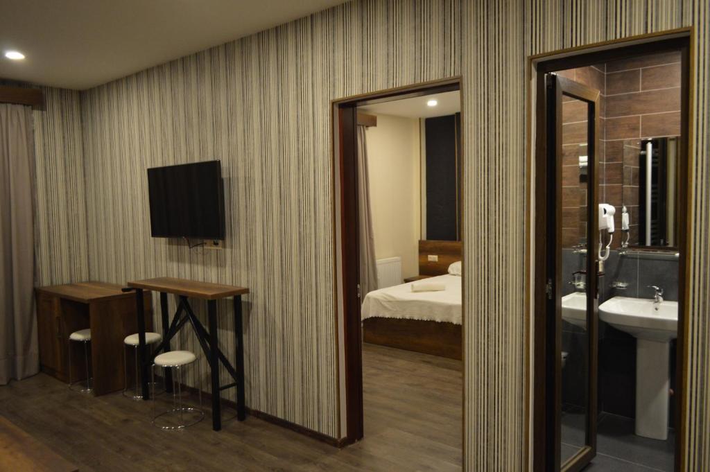 Standard Quadruple Room – Included Full Board With Treatments