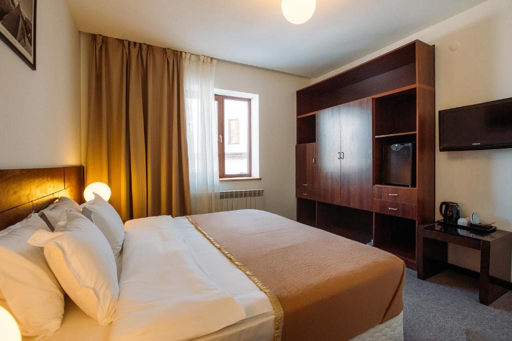 Standard King Size Room With Balcony – Included Breakfast