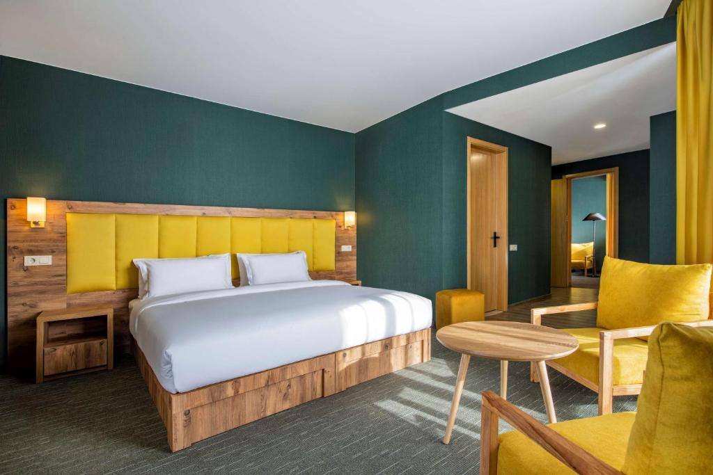 Family Room For Four Person – Included Breakfast
