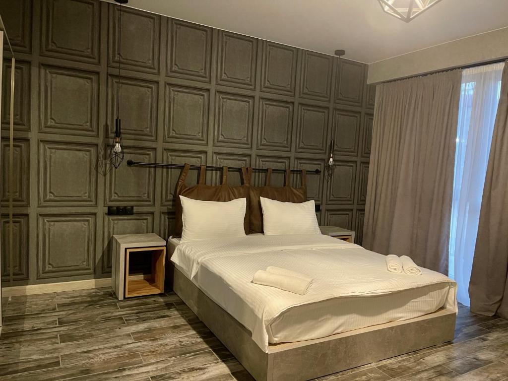 Standard Deluxe Room – Included Breakfast