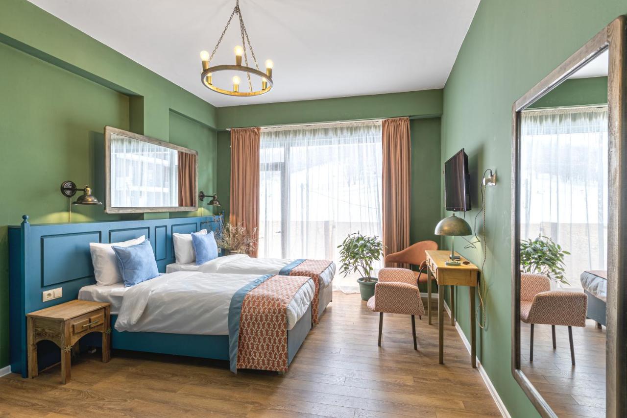 Deluxe Twin Room – Included Breakfast