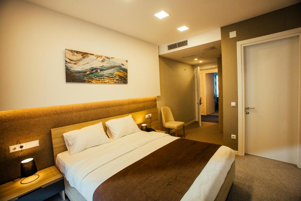 Standard Triple Room – Included Breakfast