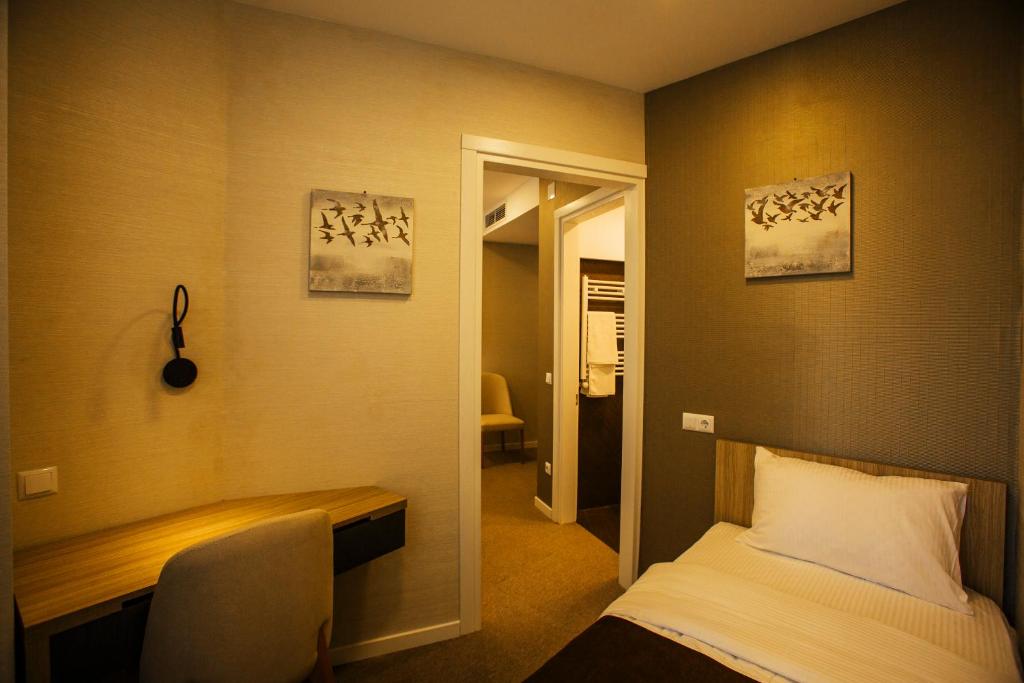 Standard Triple Room – Included Breakfast