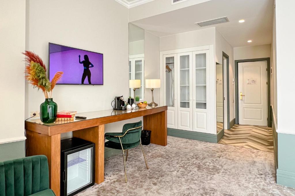 Business King Suite – Included Breakfast