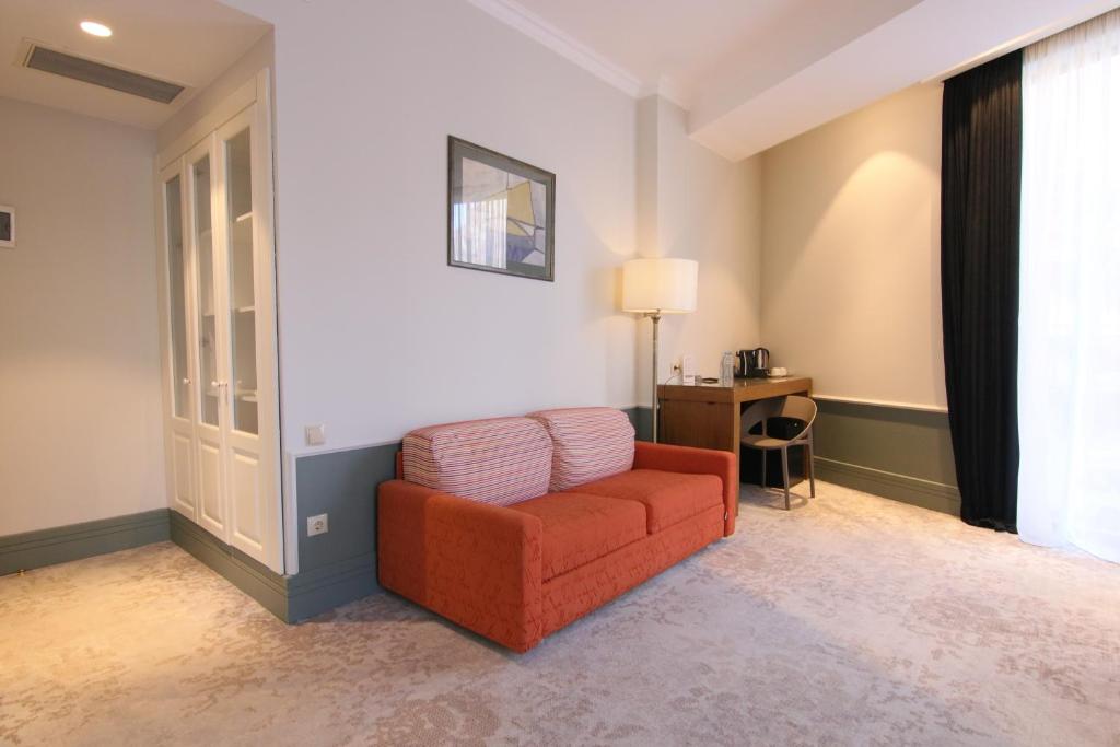 Business King Suite – Included Breakfast