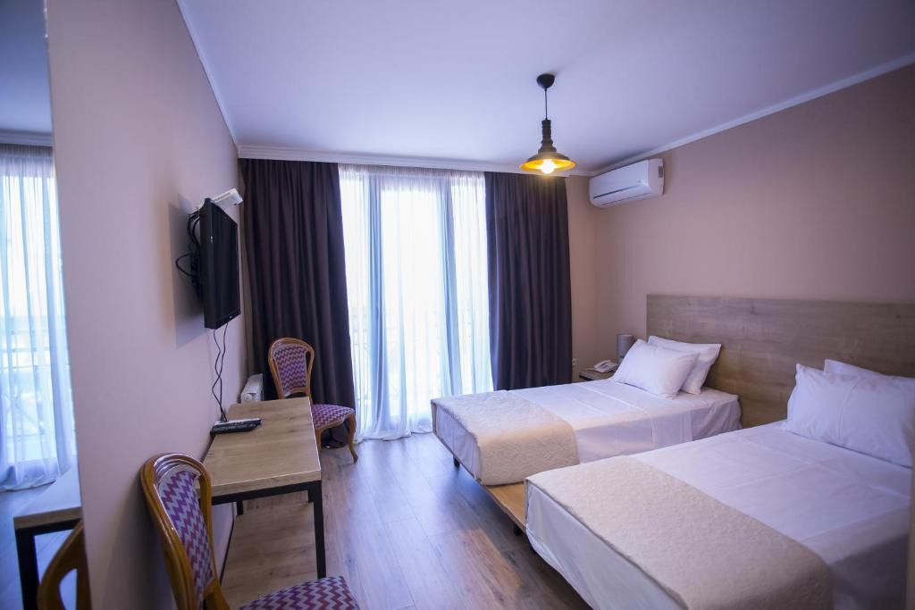 Standard King / Twin Size Room with Balcony – Room Only