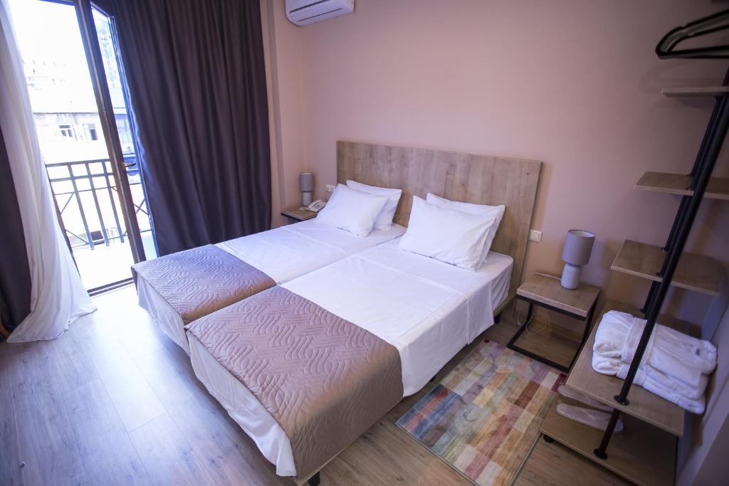 Standard King / Twin Size Room with City View – Room Only