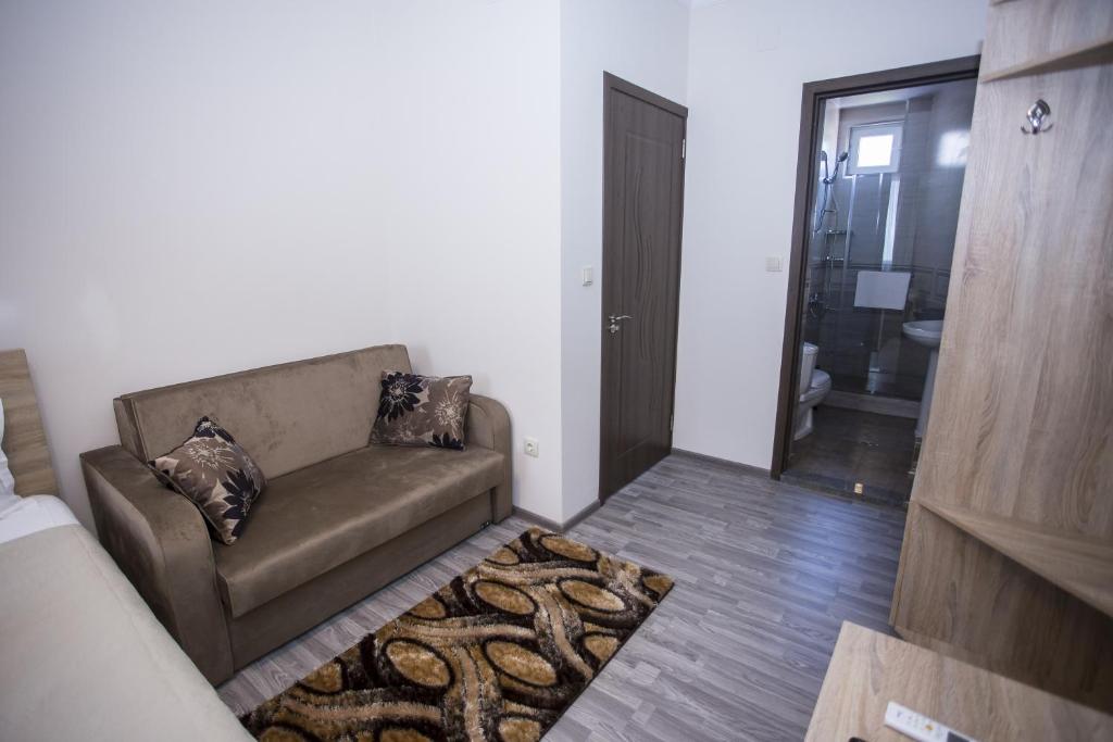 Standard Twin Size Room – Room Only