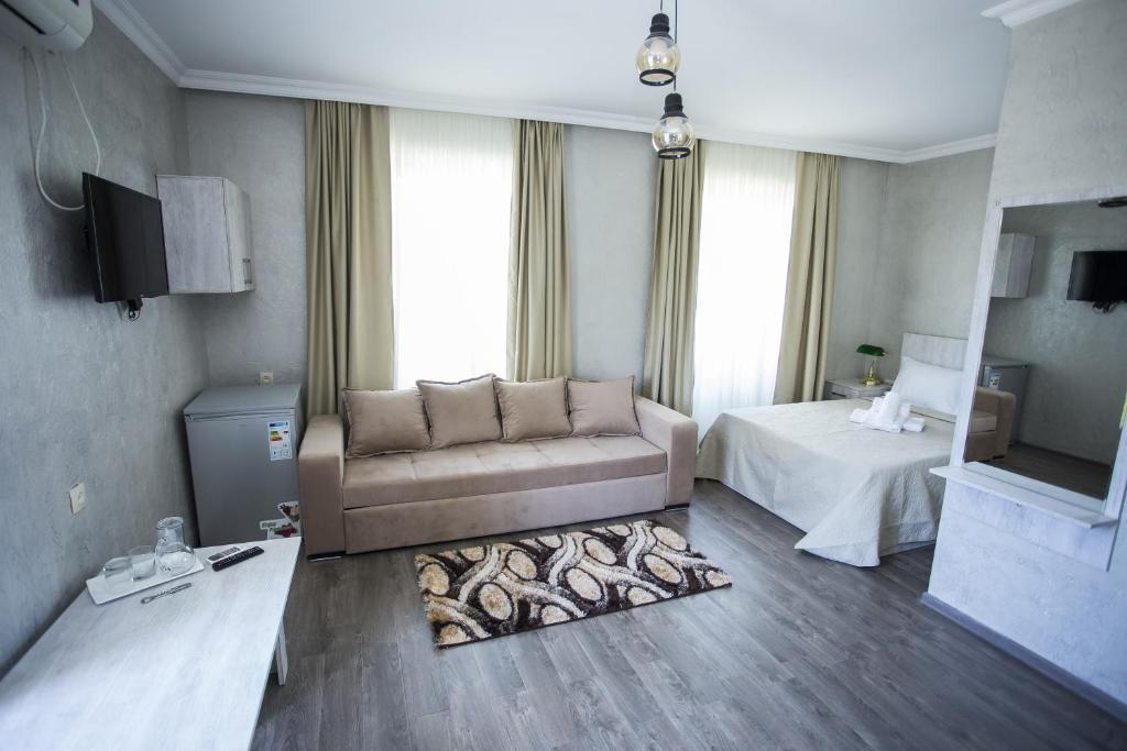 Deluxe King Size Room – Room Only