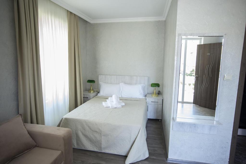 Deluxe King Size Room – Room Only