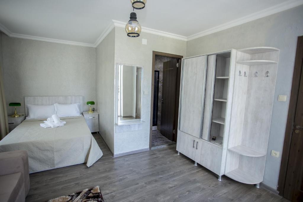 Deluxe King Size Room – Room Only