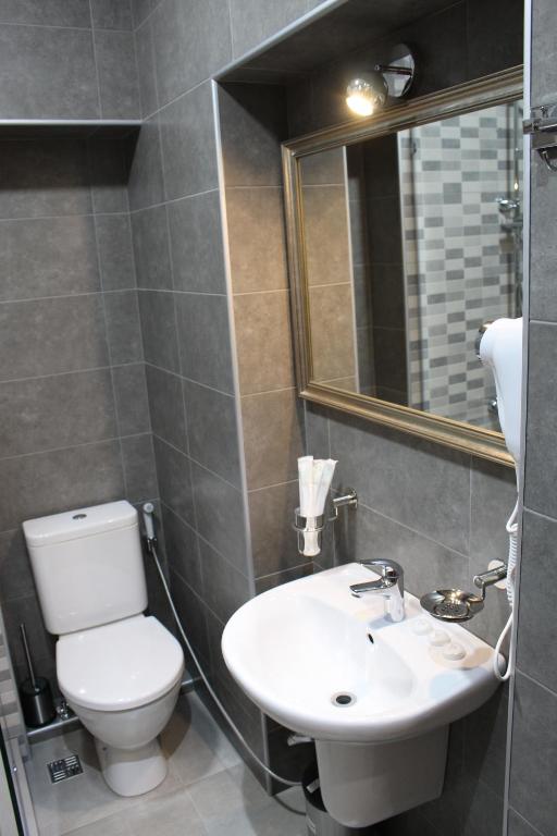 Standard Triple Room with Terrace – Room Only