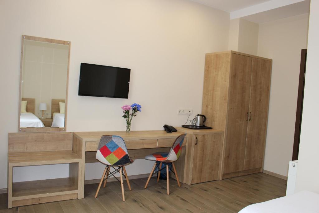 Standard King / Twin Size Room with Terrace – Room Only