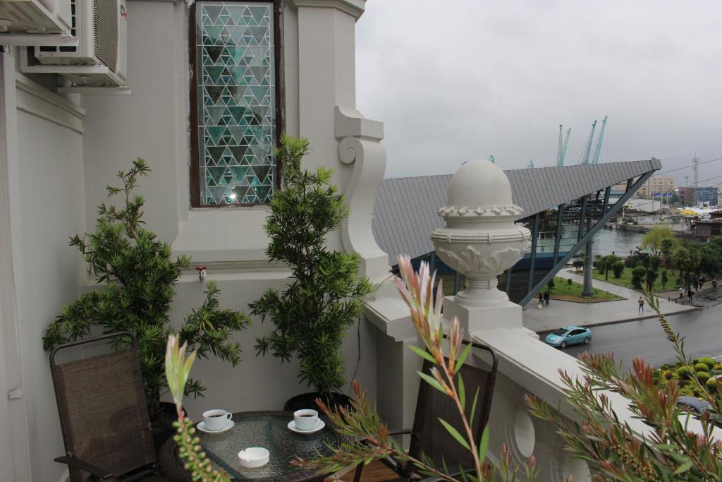 Standard King / Twin Size Room with Terrace – Room Only
