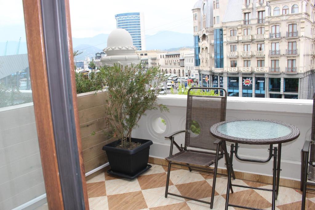 Standard Triple Room with Terrace – Room Only