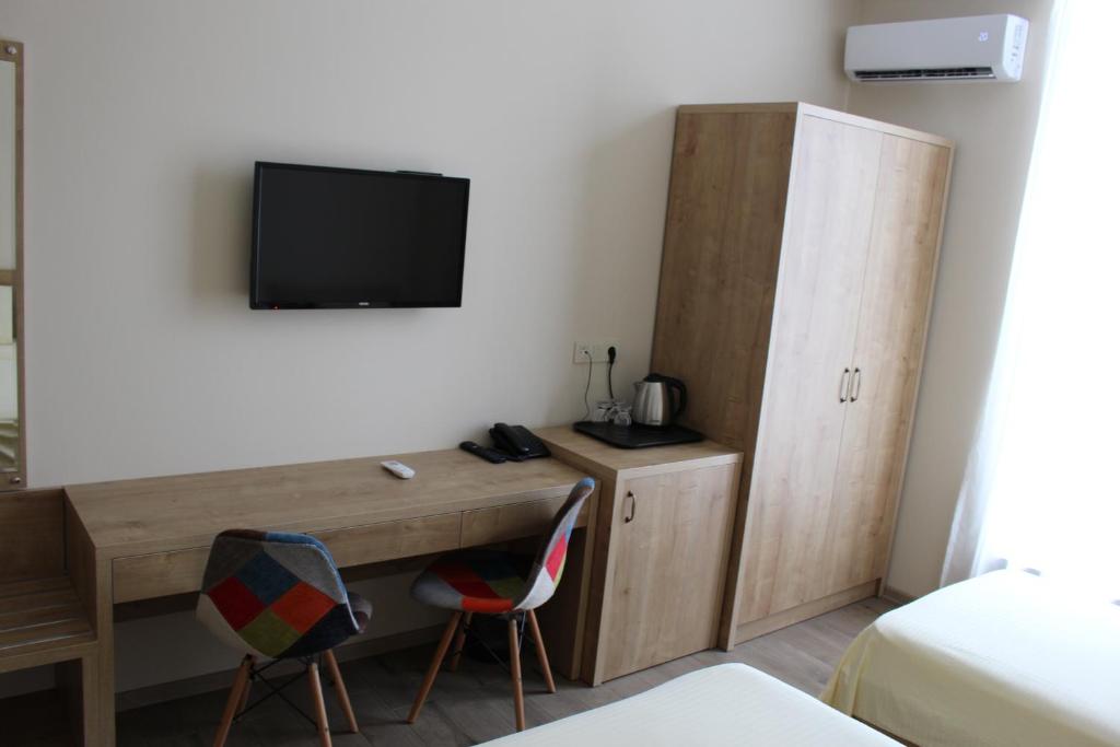 Standard Triple Room with Terrace – Room Only