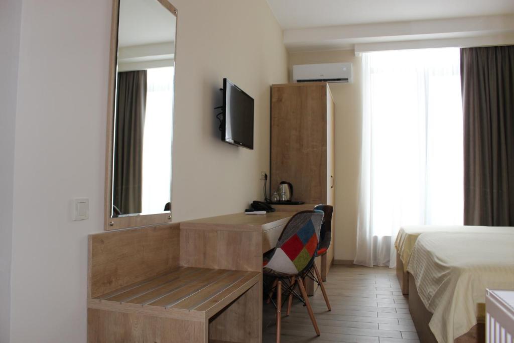 Standard Triple Room with Terrace – Room Only