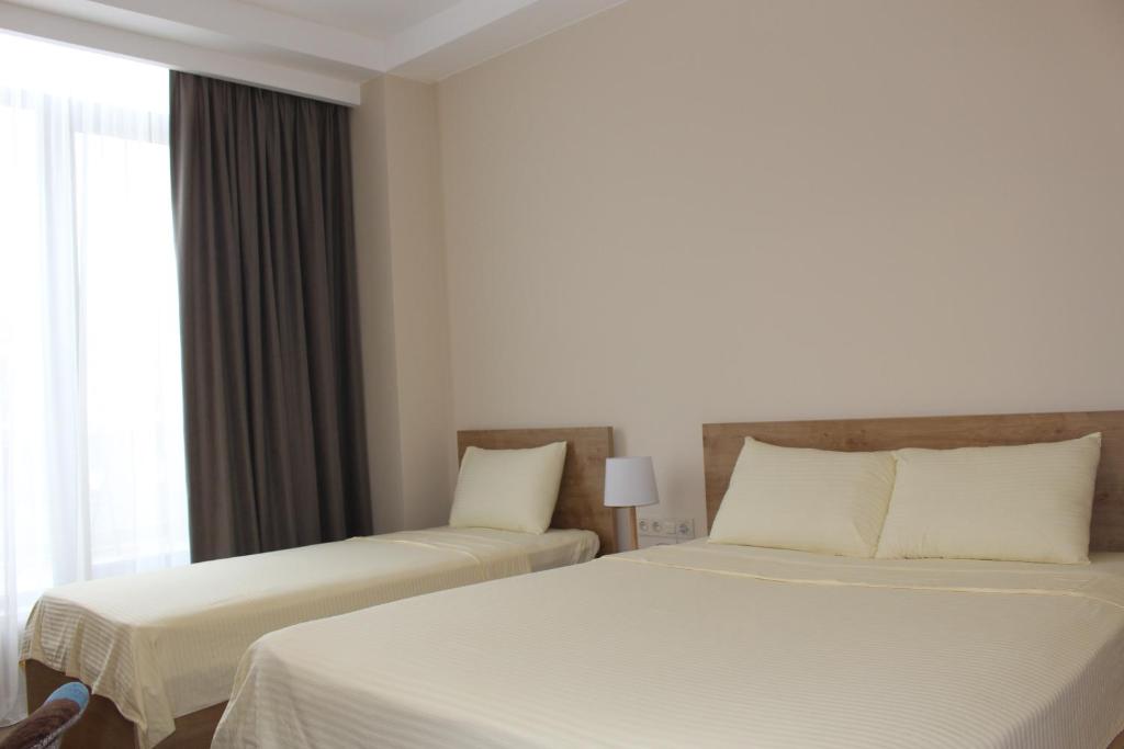 Standard Triple Room with Terrace – Room Only