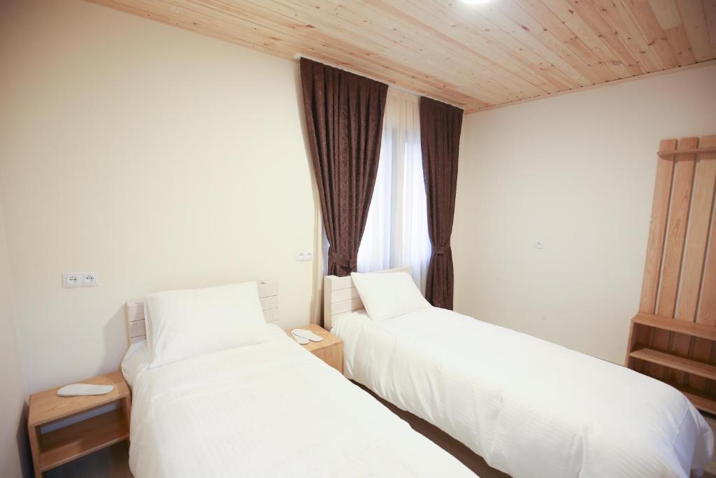 Standard Twin Size Room with Balcony – Room Only