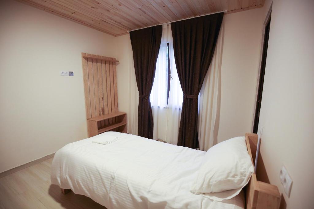 Standard Twin Size Room with Balcony – Room Only