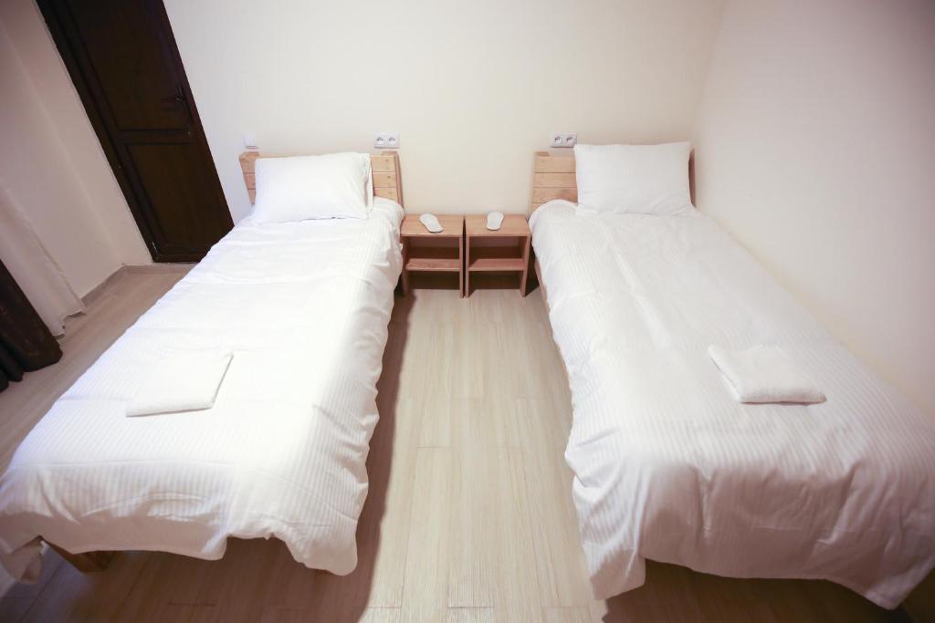 Standard Twin Size Room with Balcony – Room Only