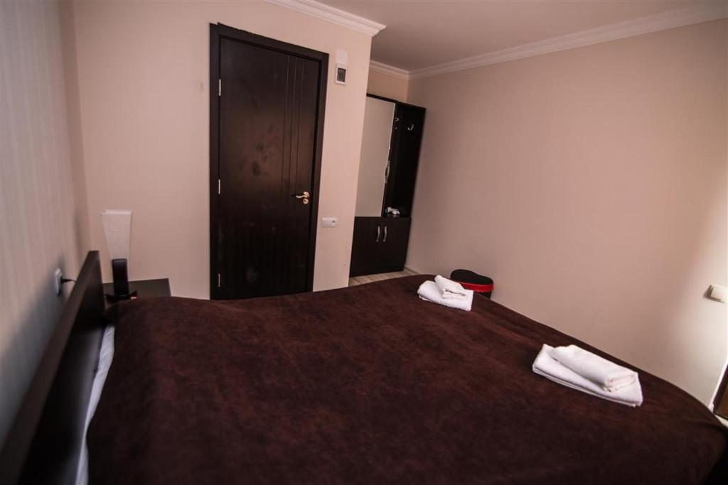 Standard King Size Room with Balcony – Room Only