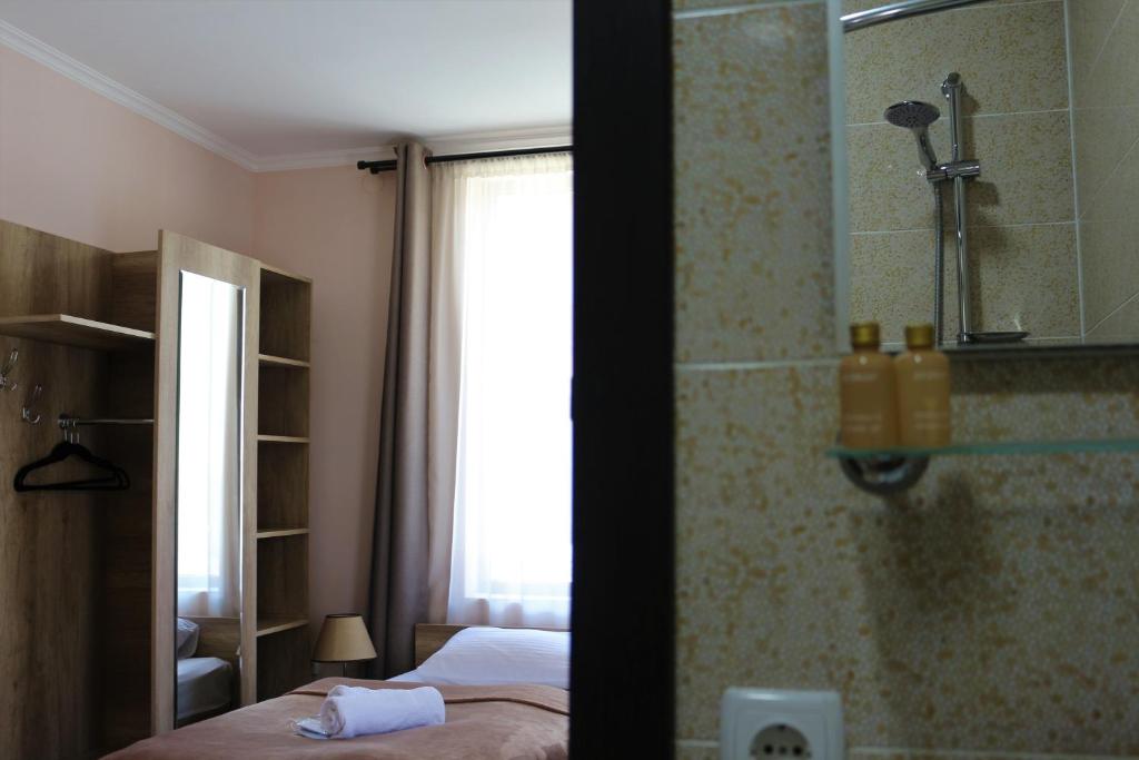 Standard Twin Size Room – Room Only