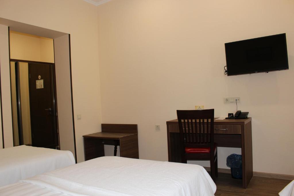 Standard Quadruple Room – Room Only