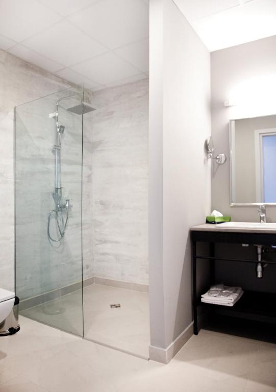 Standard King Size Room – Room Only