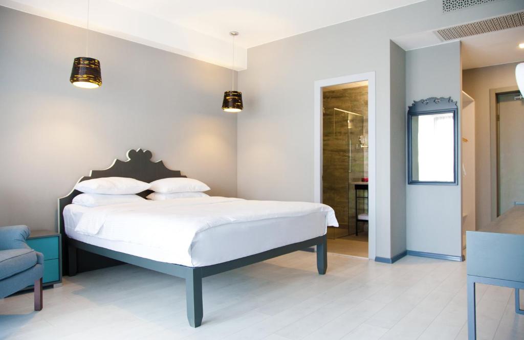 Junior Suite with Terrace – Room Only