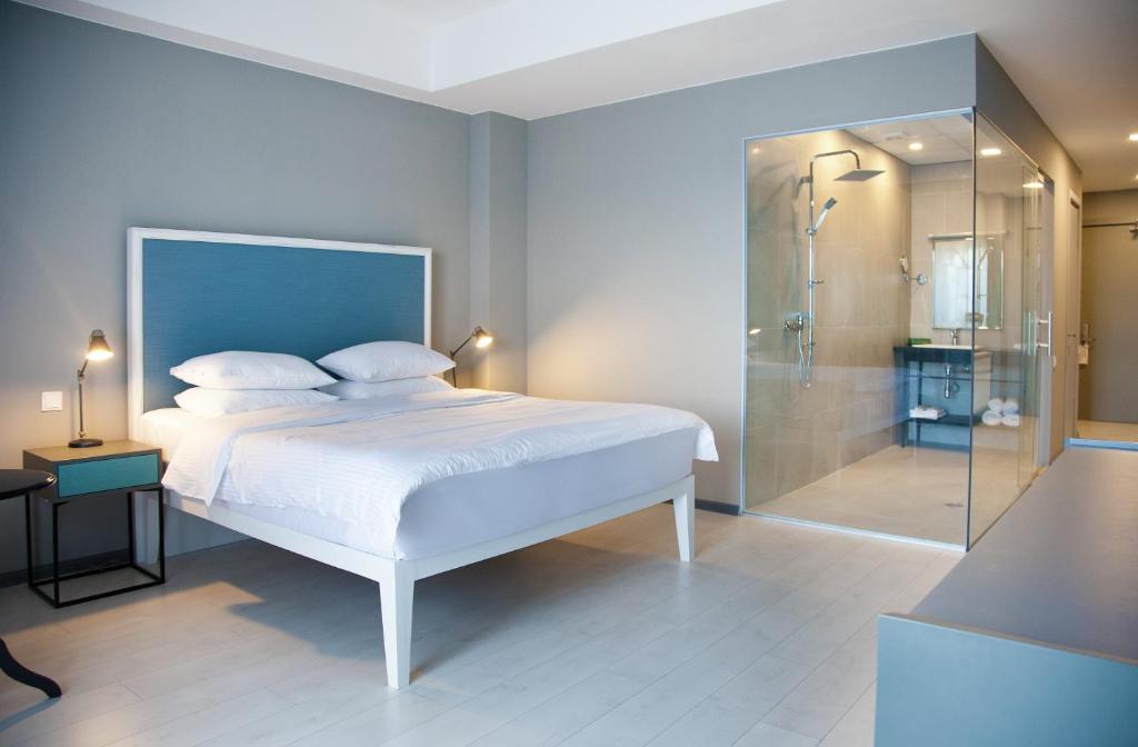 Junior Suite with Terrace – Room Only