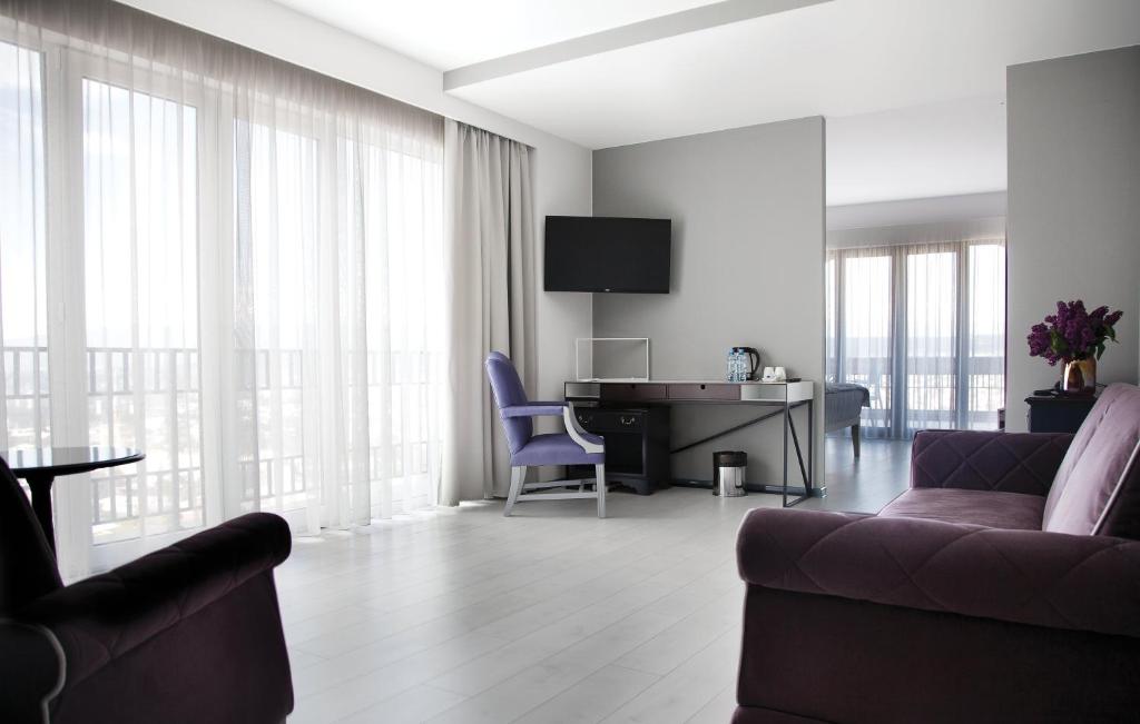 Suite with Terrace – Room Only